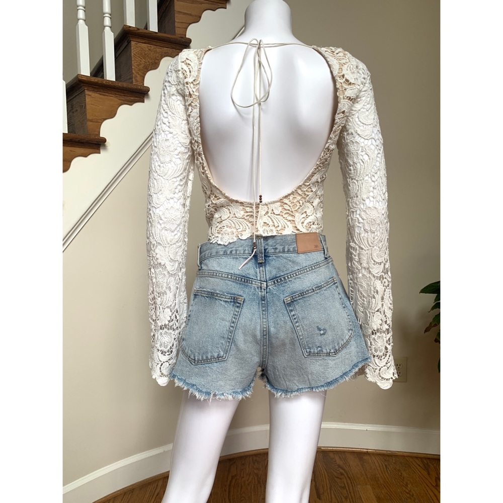 Zara distressed light wash denim shorts, size 6 - Picture 9 of 10